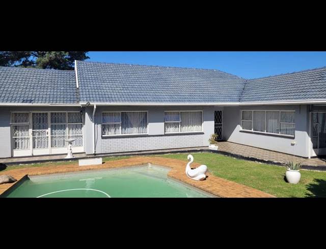 3 BEDROOM HOUSE FOR SALE IN SOUTH CREST